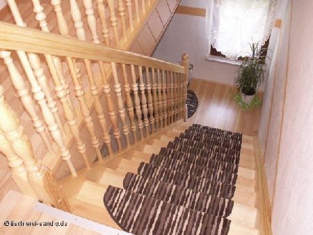 Austausch von Bodenbelägen Kiefertreppe und Bodenbelag